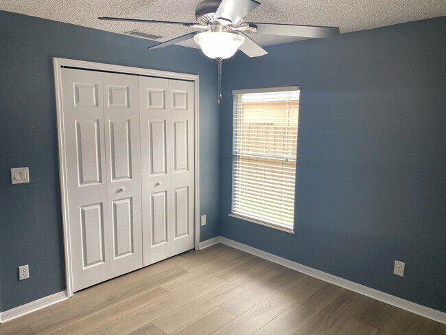 Building Photo - Beautiful Home Located In Tavares