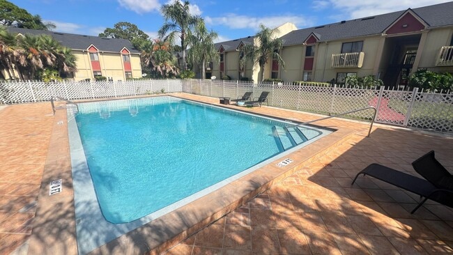 Building Photo - Cozy 2 BD/ 2 BA Apartment in Palm Bay! Washer and Dryer INCLUDED!