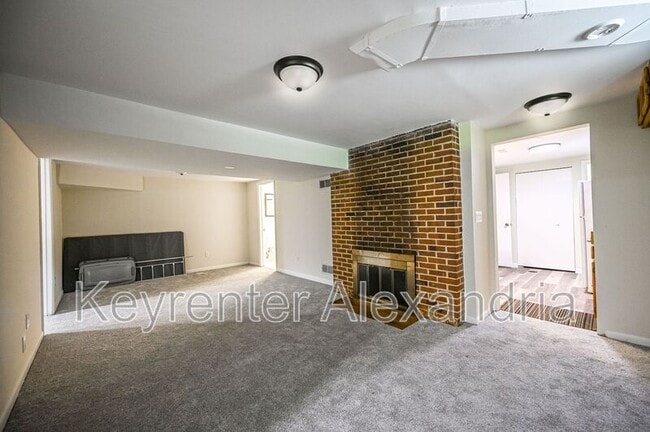 Building Photo - 2826 James Dr