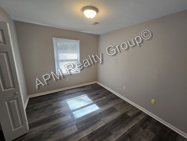 Building Photo - Three bedroom house in Eastover