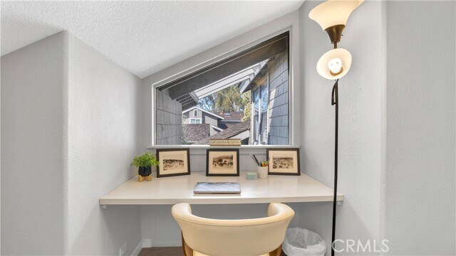 Building Photo - 30 Pinewood