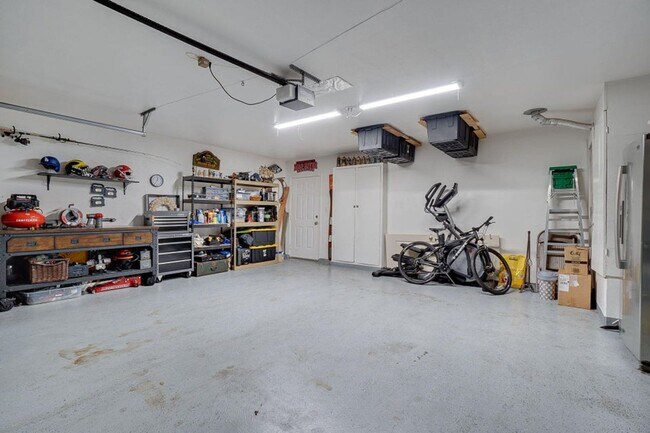 Building Photo - Spacious 4-Bedroom Home in Sought-After Lu...