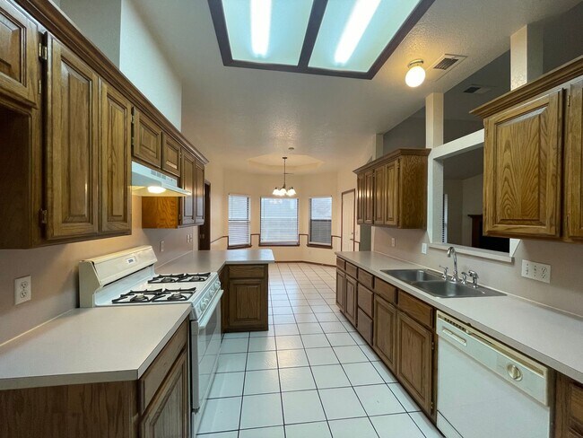 Building Photo - 621 Gyrfalcon Dr