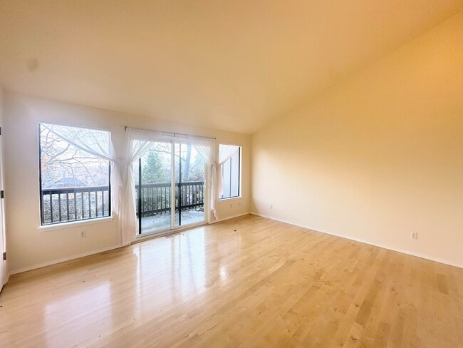 Building Photo - 339 Ravenwood Pl