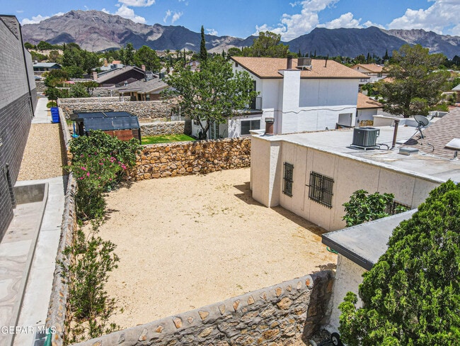 Building Photo - 6621 Amposta Dr