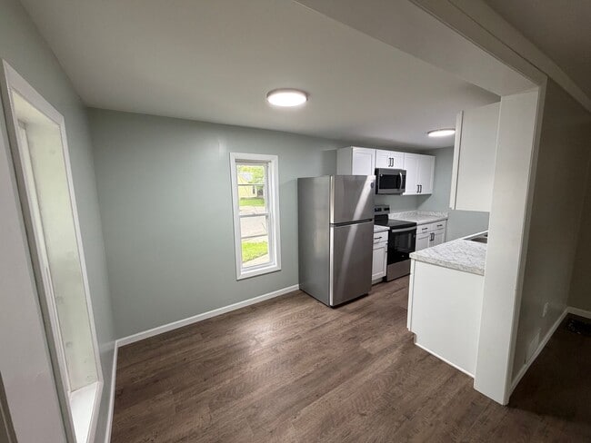 Building Photo - 3 bedroom house