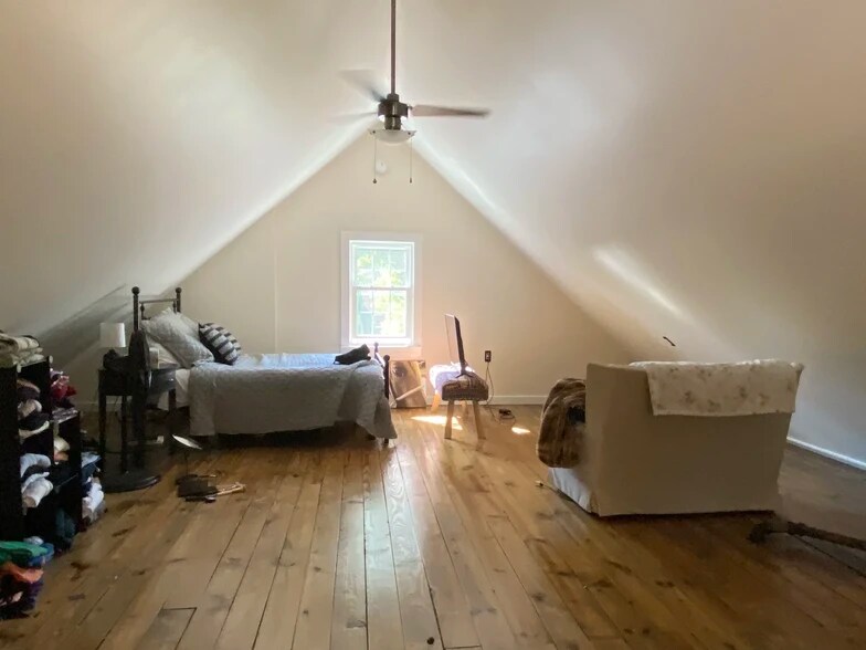 Building Photo - 512 S Eagleson Ave