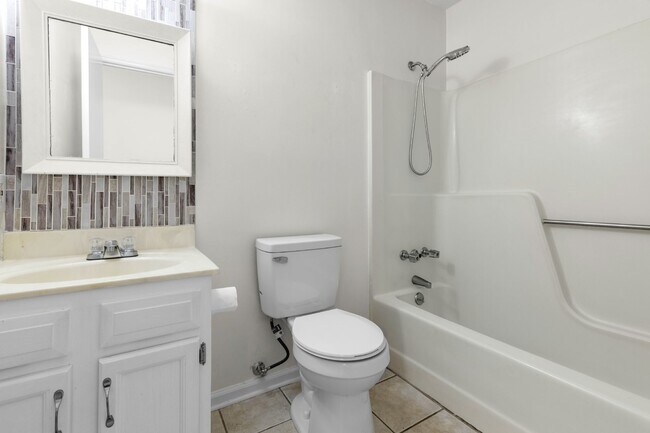 Building Photo - Duplex in Hunter's Creek