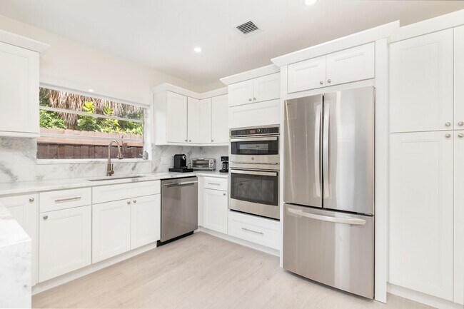 Building Photo - 439 28th St