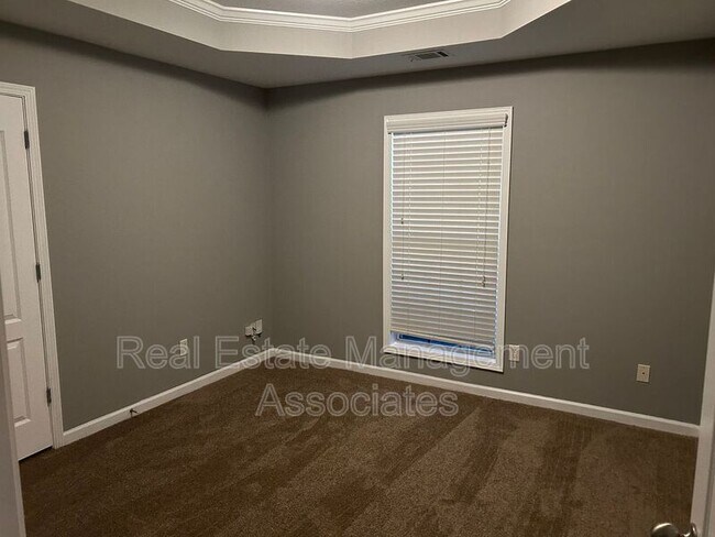 Building Photo - 648 Lynchburg St