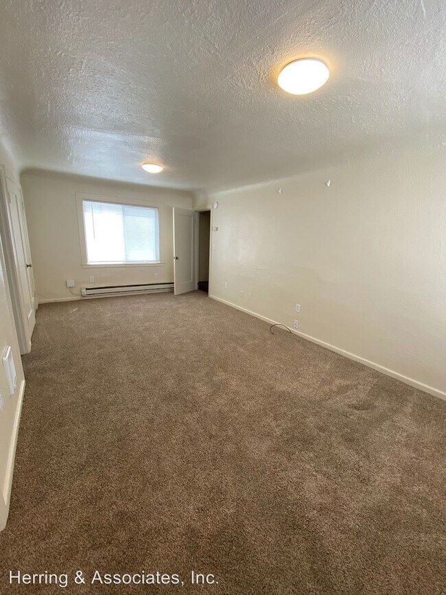Building Photo - 527 N Chelan Ave