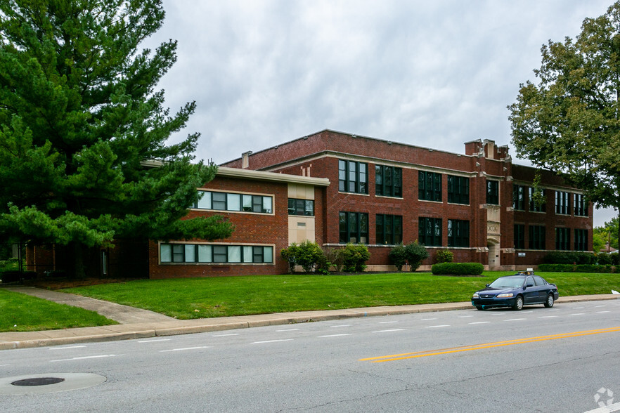 Building Photo - School 85