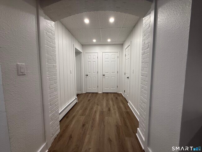 Building Photo - 156 Garfield Ave