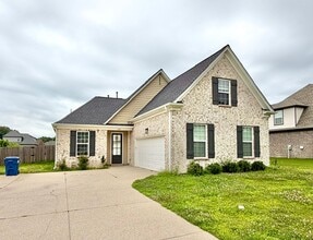 Building Photo - TuckerLanding5893