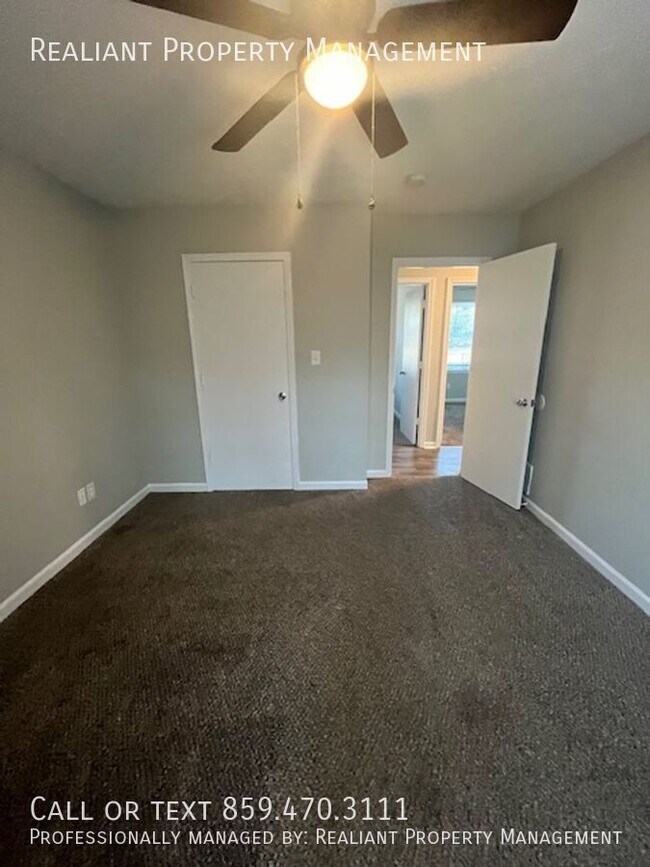Building Photo - 617 Barefoot Dr