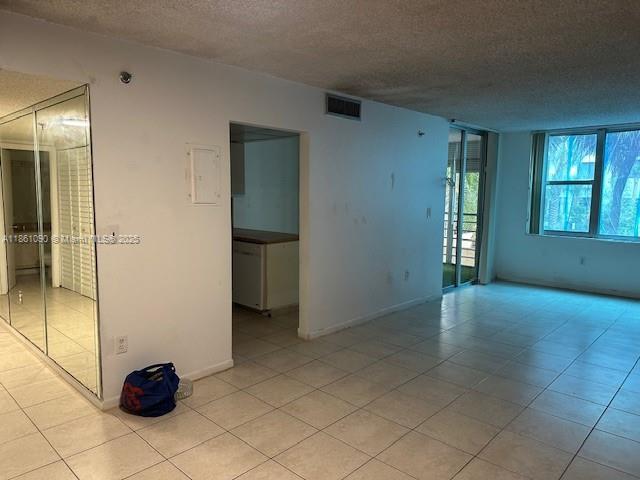 Building Photo - 17890 W Dixie Hwy