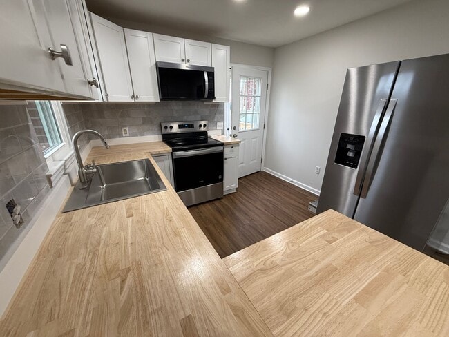 Building Photo - Dublin Brick home Three Bedroom, One Bathroom available Now