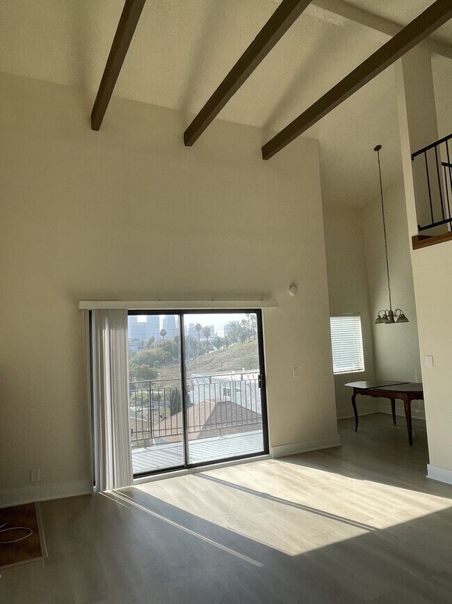 Building Photo - 704 Lookout Dr