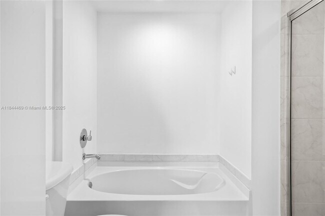 Building Photo - 951 Brickell Ave