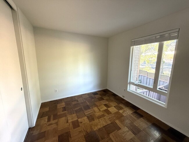 Building Photo - SPACIOUS 3 BEDROOM CONDO IN THE MEADOWS HOA – TERRA LINDA