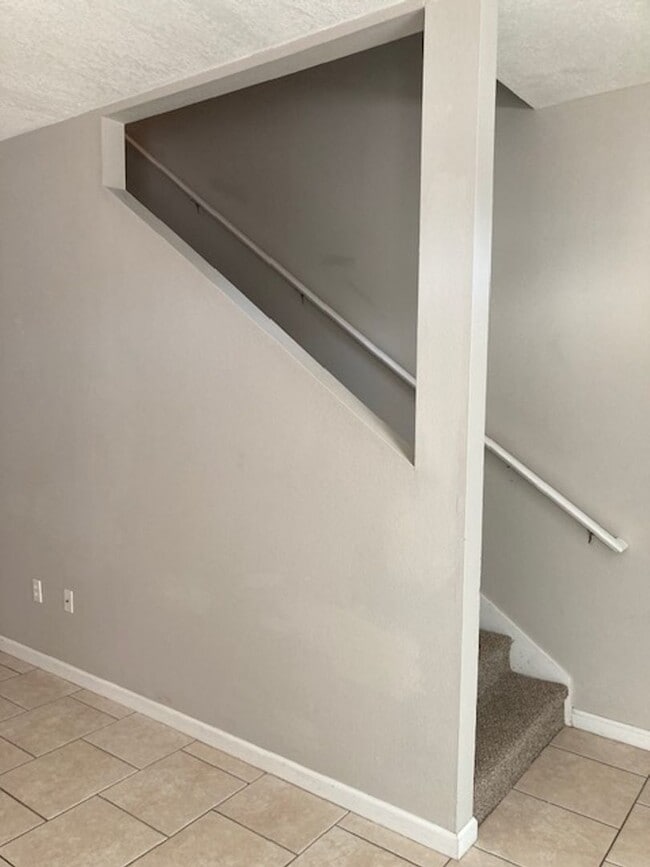 Building Photo - 3 Bedroom Gulfport Townhouse