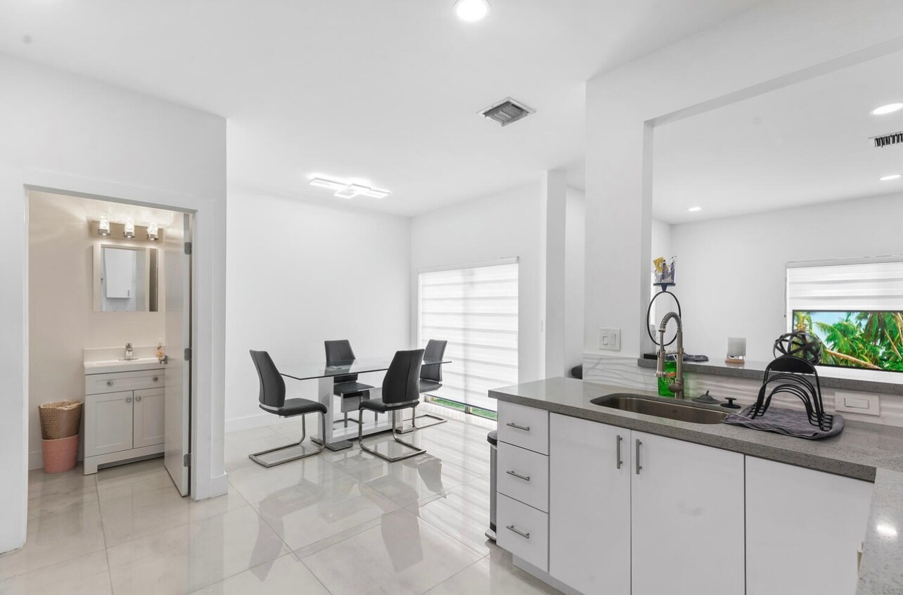 Building Photo - 2008 SW 102nd Ter