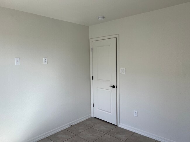 Building Photo - Newer San Luis Home available for Rent - 3...