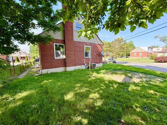 Building Photo - Cozy & Spacious 4-Bedroom Home in Cincinnati