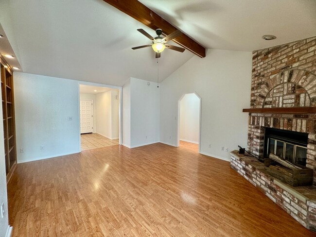 Building Photo - Adorable Home Available Now in Davis!