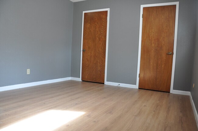 Building Photo - 16454 Hickory Knoll Dr