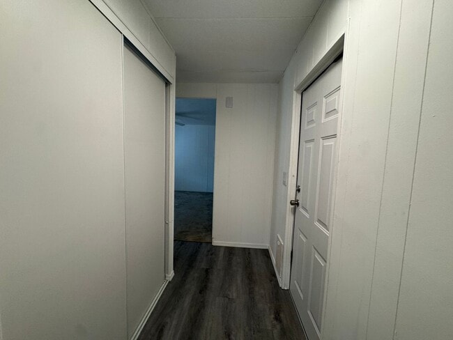 Building Photo - 1 BR 1Ba with enclosed Porch/Patio, fenced yard, RV Parking