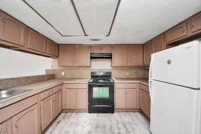 Building Photo - 5747 Easthampton Dr