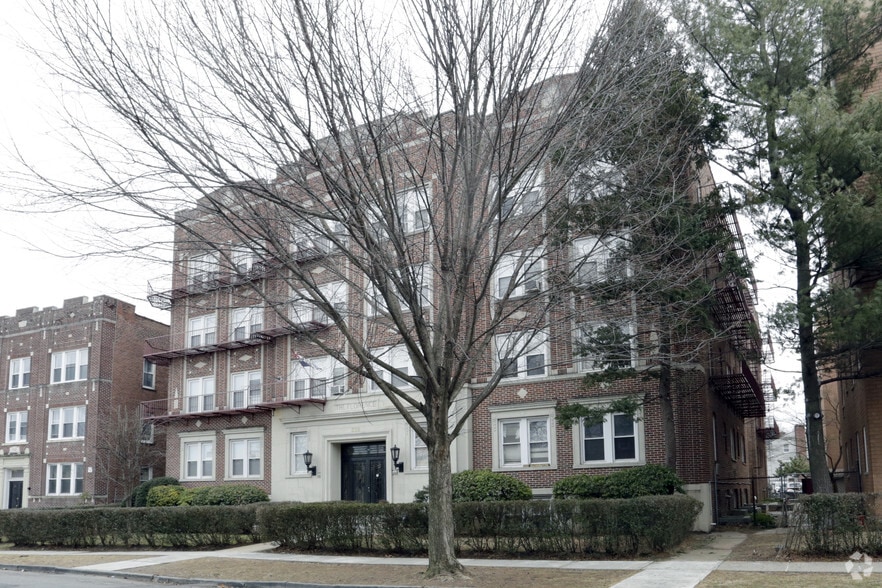 Building Photo - 300 Carteret Pl