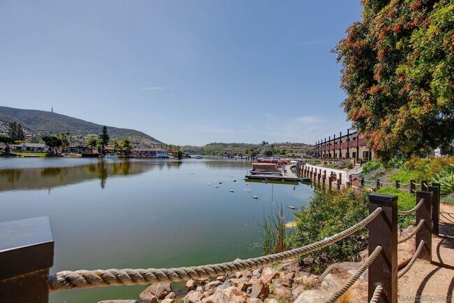 Building Photo - Single Level Condo in Lake San Marcos