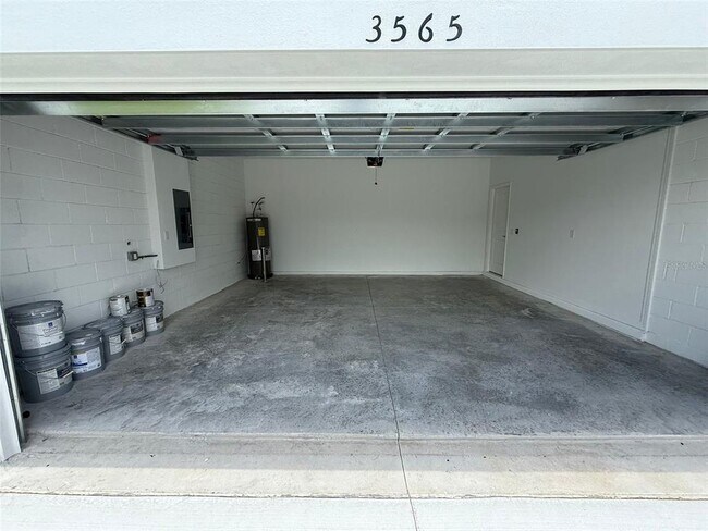 Building Photo - 3565 Dahlia Dr