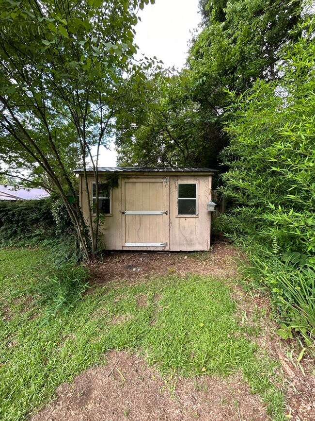 Building Photo - 1825 Edwardian Way