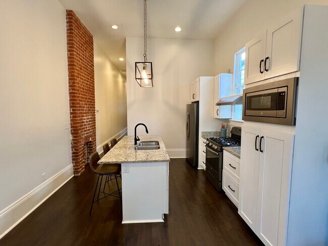 Building Photo - 2333 Chippewa St