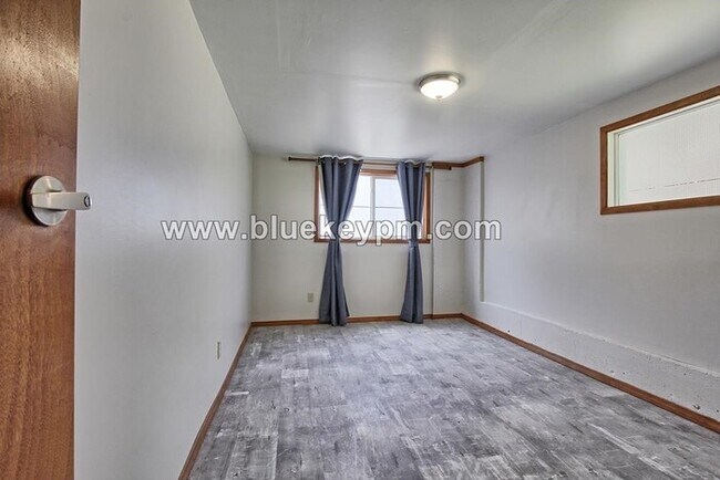 Building Photo - Spacious 3 Bed, 1 Bath Daylight Basement Apartment in Markham
