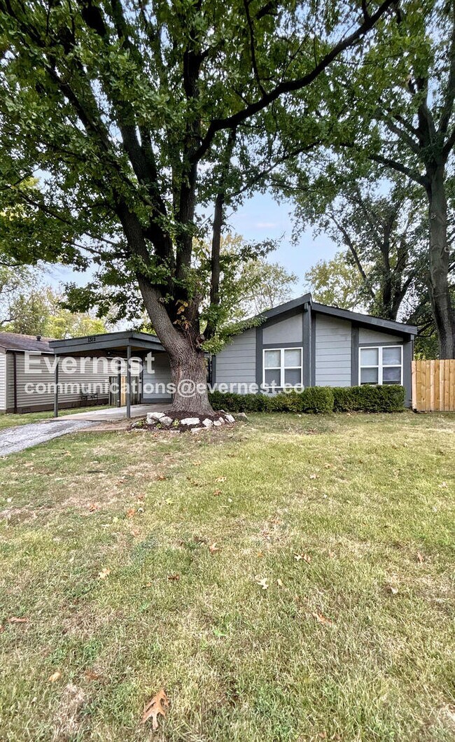 Primary Photo - 3 Bed, 2 Bath Home with Carport / Pet-Frie...