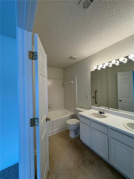 Building Photo - 13102 Region Trace