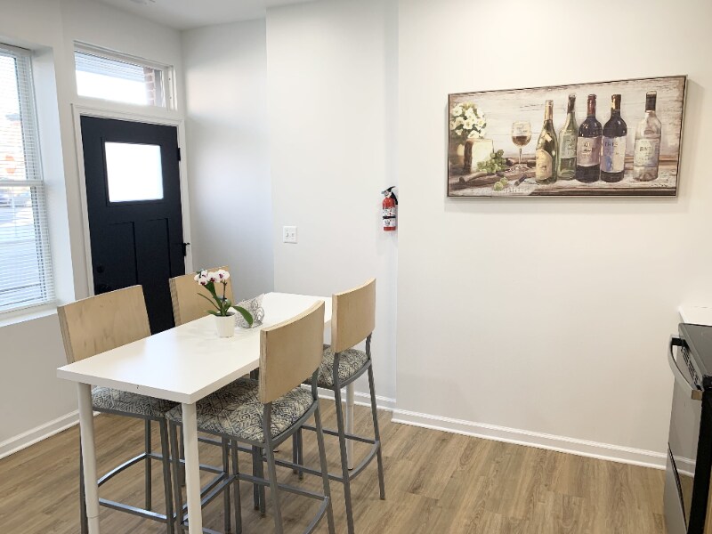 Building Photo - 1600 S Charles St