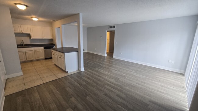 Building Photo - 492 Banyon Tree Cir