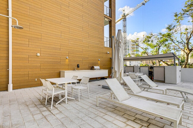 Building Photo - 332 Cocoanut Ave