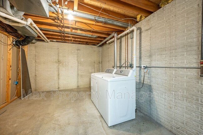 Building Photo - 6943 Brookview Dr