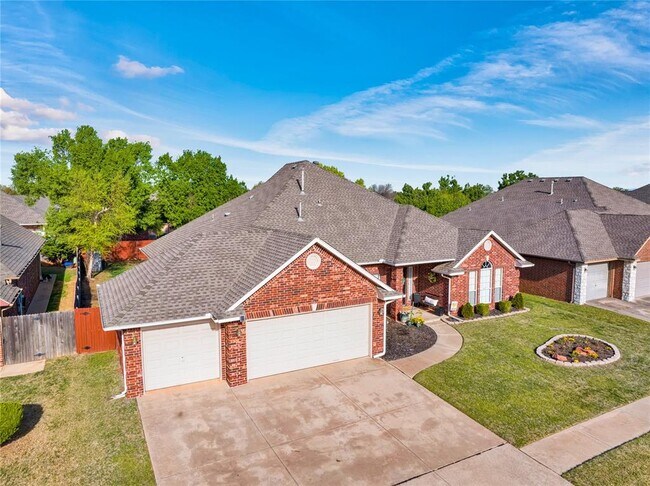 Building Photo - 17105 Gladstone Ln