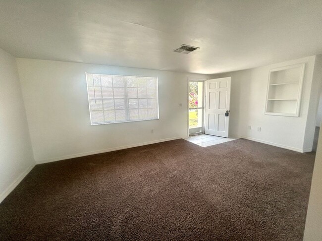 Building Photo - 2 Bed/1 Bath, Single Family Home in Beacon Square AVAILABLE NOW!!