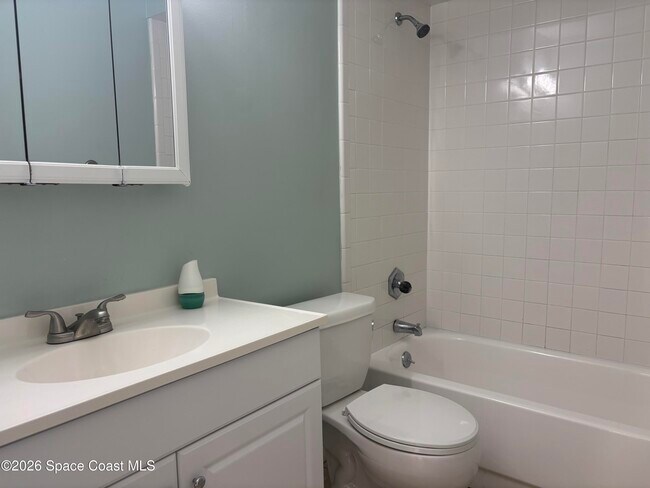 Building Photo - 467 Willow Tree Dr