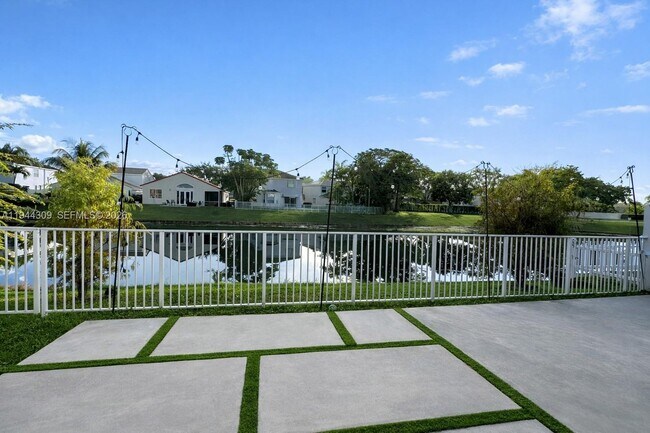 Building Photo - 3038 Marion Ave