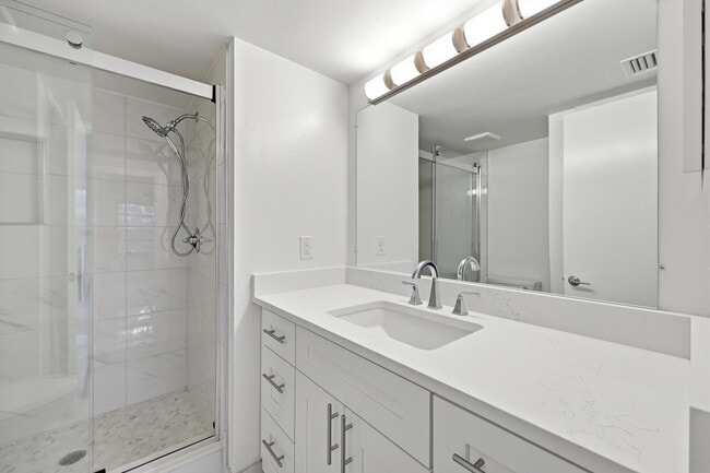 Building Photo - 4700 Lucerne Lakes Blvd W