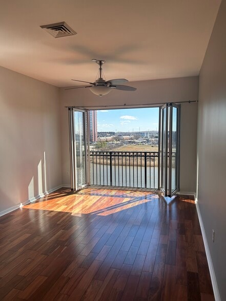 Open loving room - 530 Harlan Blvd